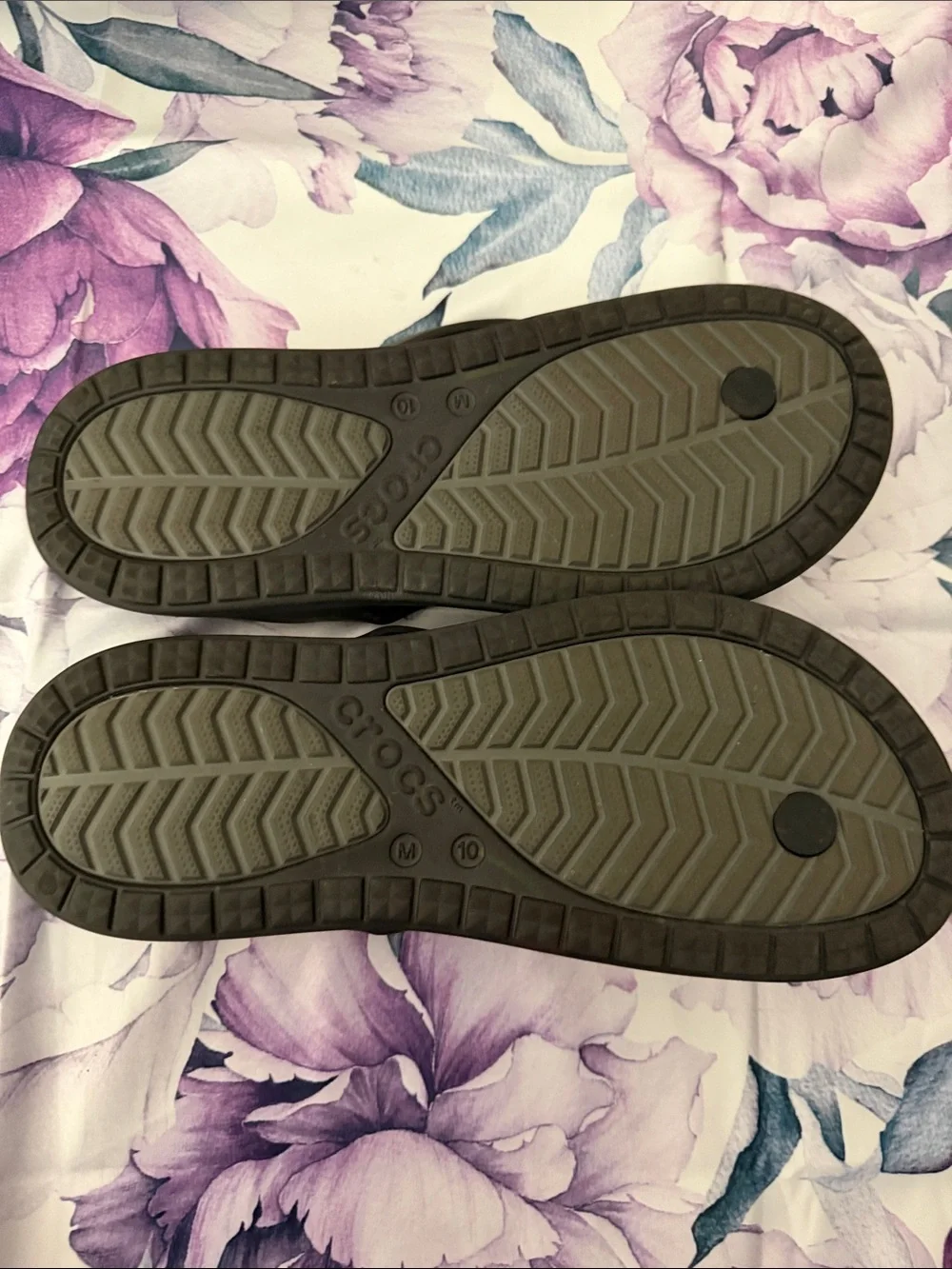 CROCS Coast Men’s Flip Flops Sz 10 Grey/Black